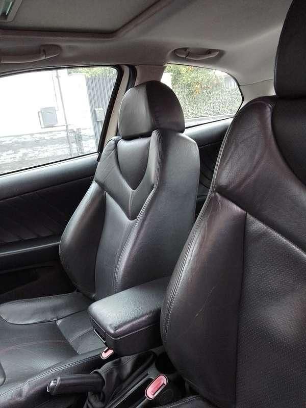 Usata Alfa Romeo 147 Exclusive 120 CV (88 kW) 2006 Bianco Utilitaria