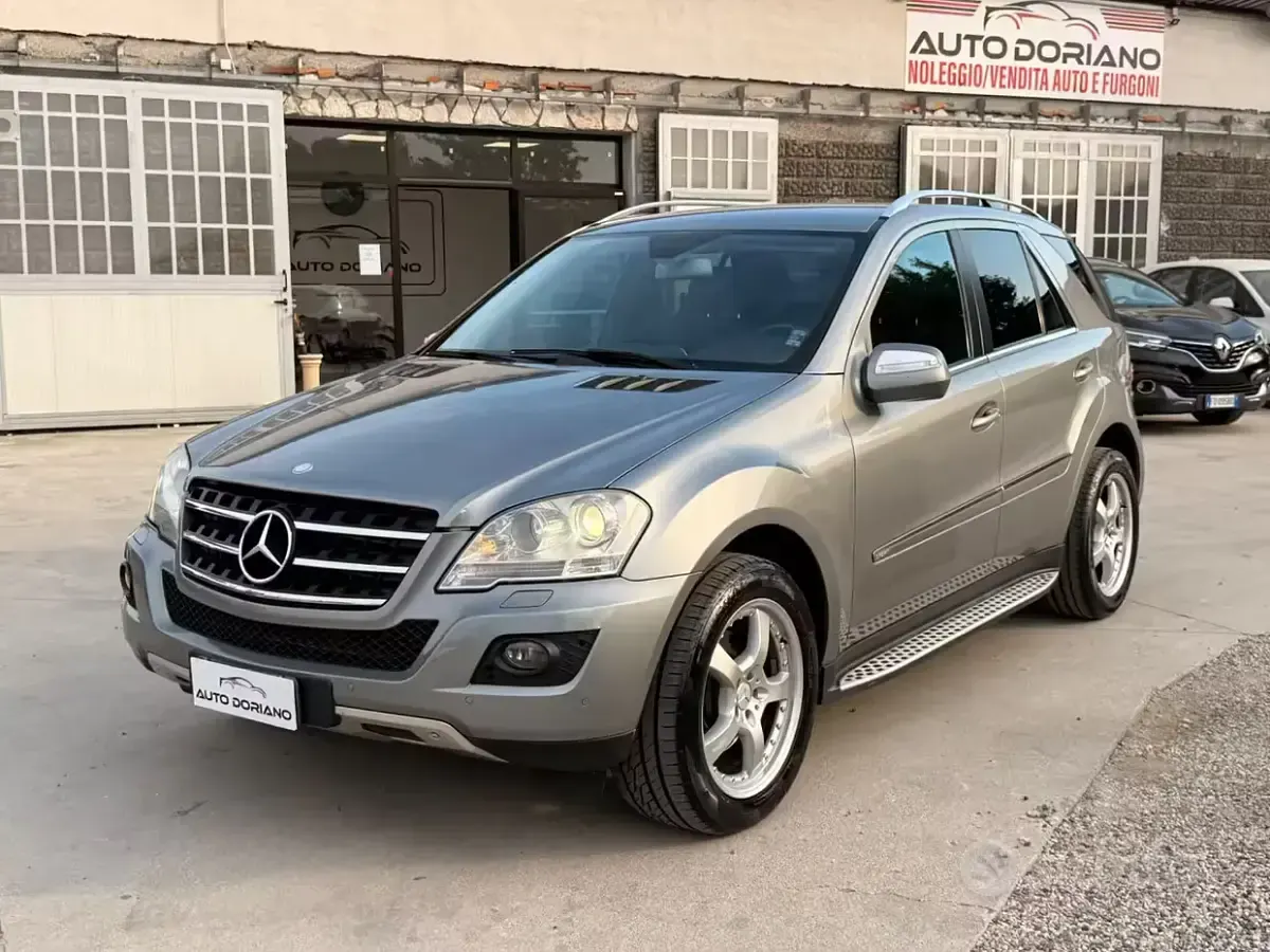Usata Mercedes ML350 224 CV (164 kW) 2010 Blu SUV