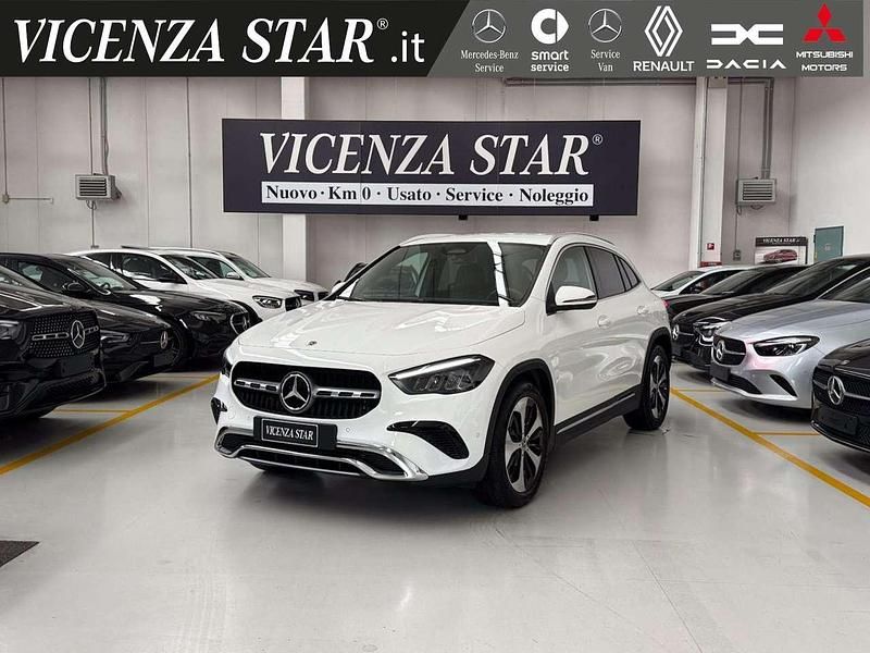 Bianco Usata 2024 Mercedes GLA180 Advanced SUV | 39.700 € (Buon prezzo) - Immagine 1/4