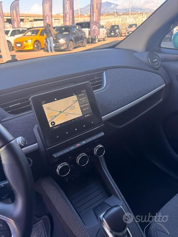 Usata Renault Zoe Zen 100 kW (136 CV) 2021 Blu Utilitaria