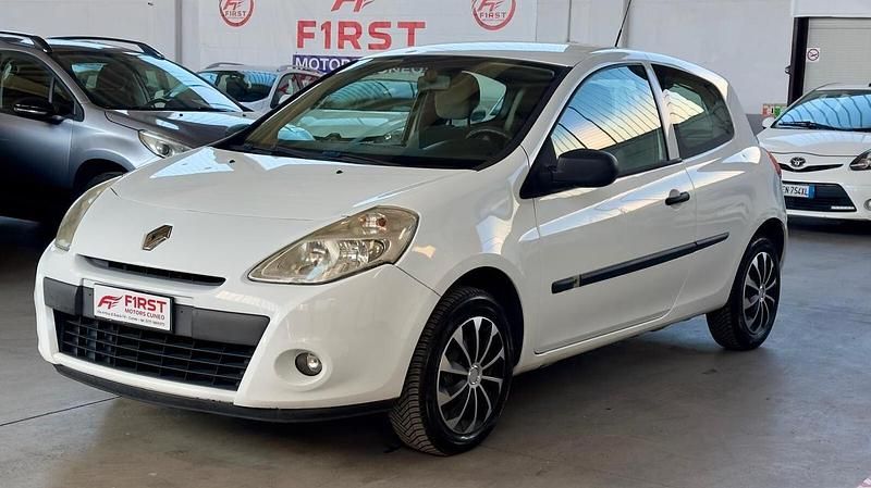 Usata Renault Clio II 74 CV (54 kW) 2010 Bianco Utilitaria
