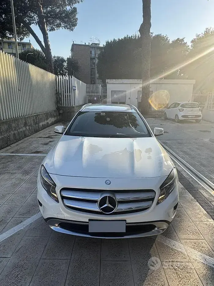 Usata Mercedes GLA200 136 CV (100 kW) 2015 Bianco SUV