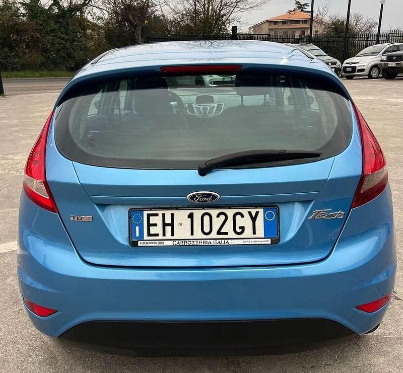 Usata Ford Fiesta Titanium 71 CV (52 kW) 2011 Blu/azzurro Utilitaria