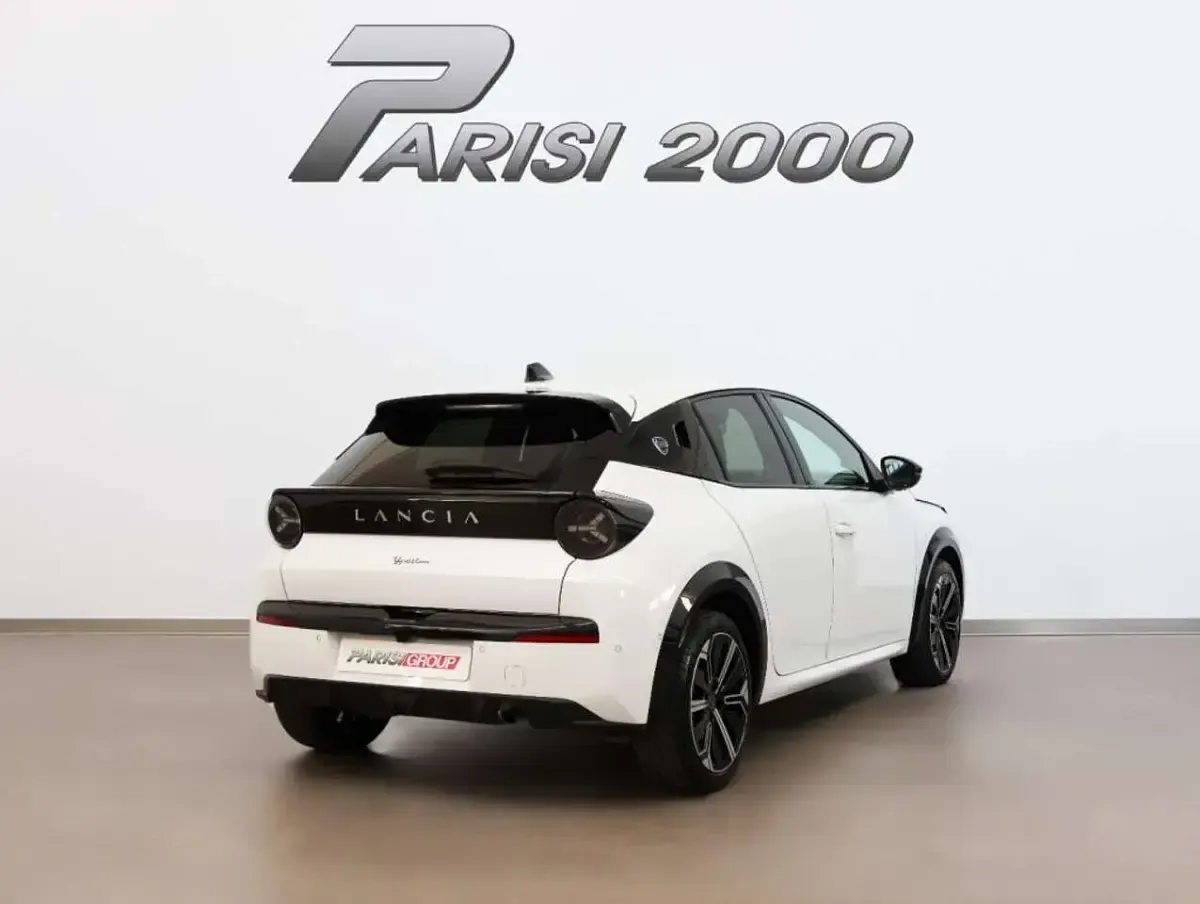 Usata Lancia Ypsilon 101 CV (74 kW) 2025 Bianco marmo Utilitaria