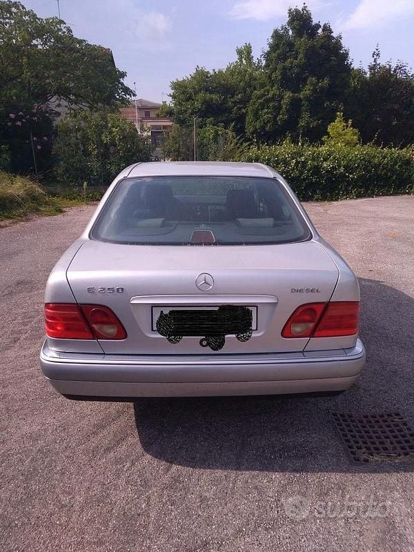 Usata Mercedes E250 Elegance 1996 Berlina