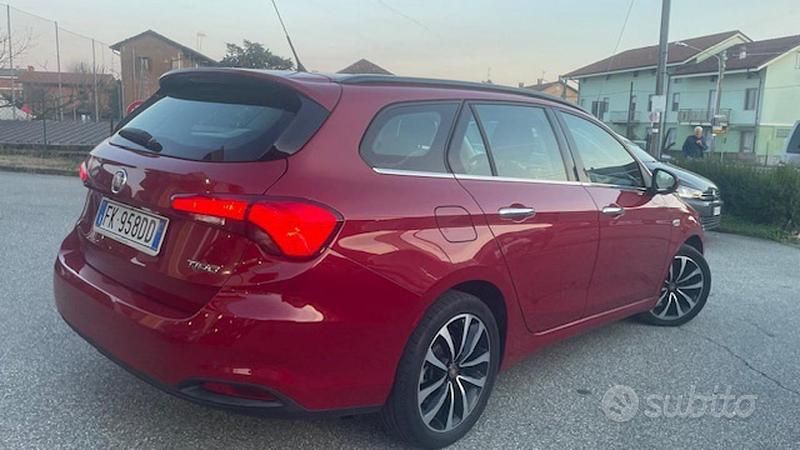 Usata Fiat Tipo Lounge 120 CV (88 kW) 2020 Rosso Station wagon