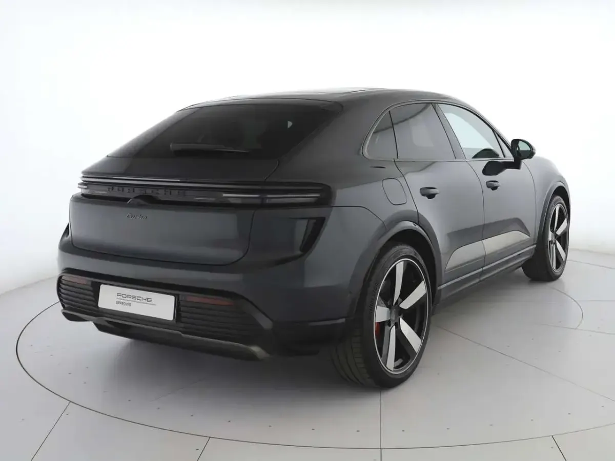 Usata Porsche Macan 330 kW (449 CV) 2024 Grigio vulcano metallizzato SUV