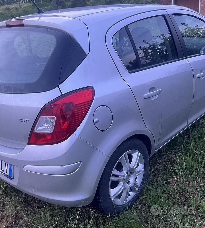 Usata Opel Corsa 90 CV (66 kW) 2009 Utilitaria