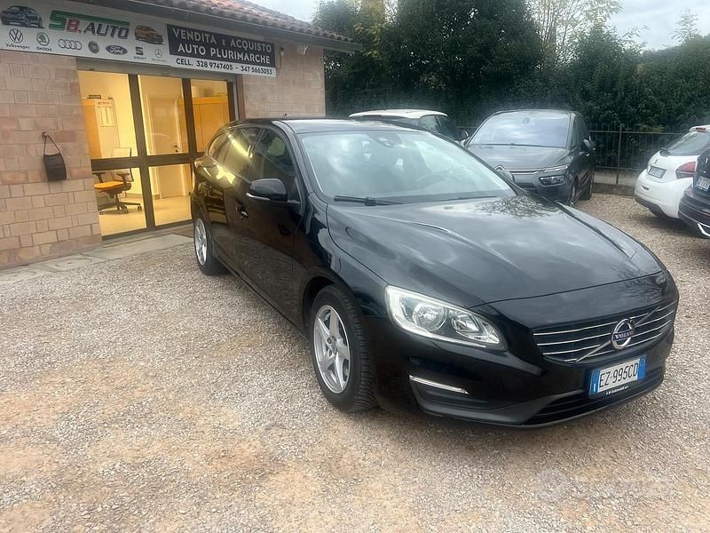Usata Volvo V60 Kinetic 114 CV (83 kW) 2015 Nero Station wagon