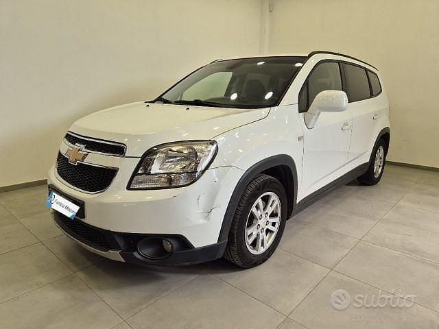 Bianco Usata 2011 Chevrolet Orlando LT Monovolume | 5850 € (Buon prezzo) - Immagine 1/4