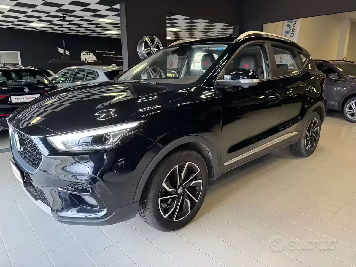 Usata MG ZS Luxury 106 CV (77 kW) 2024 Nero SUV
