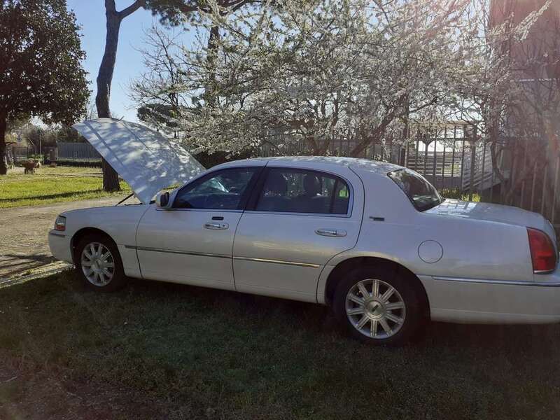 Usata Lincoln Town Car 242 CV (177 kW) 2006 Bianco Berlina