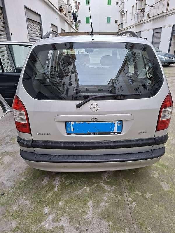 Usata Opel Zafira Elegance 101 CV (74 kW) 2004 Monovolume
