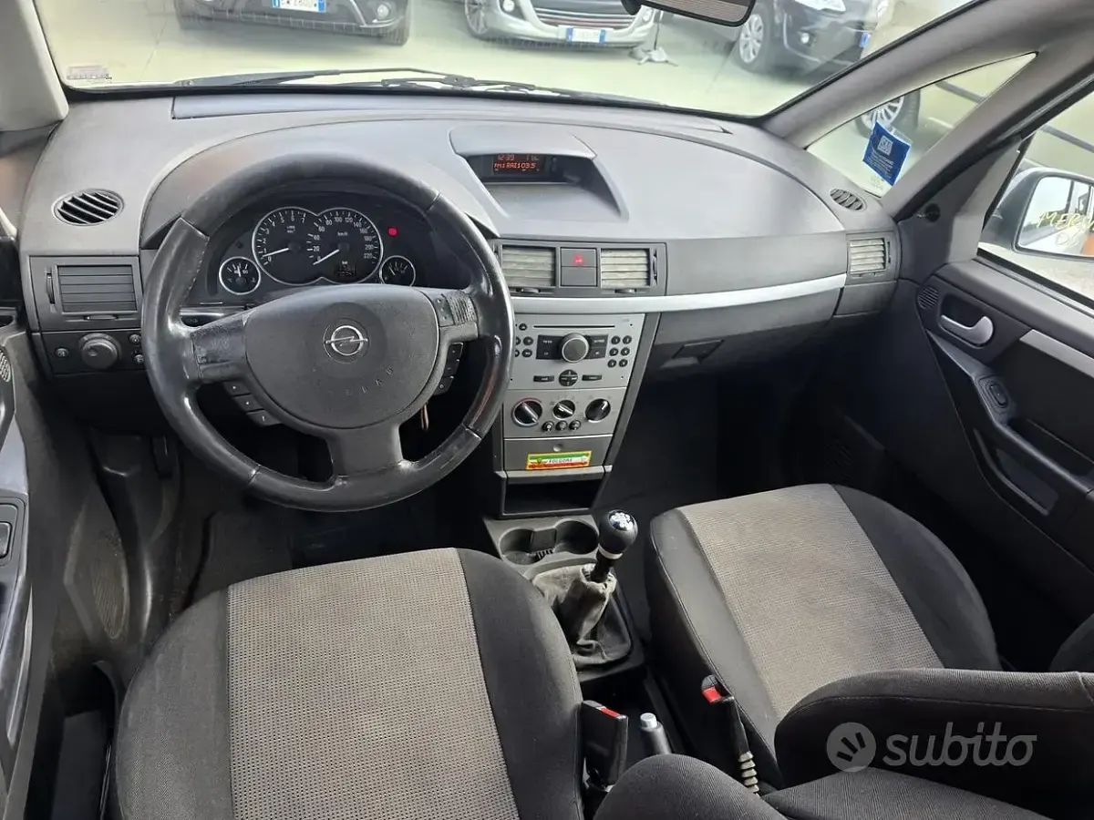 Usata Opel Meriva Enjoy 90 CV (66 kW) 2005 Grigio Monovolume