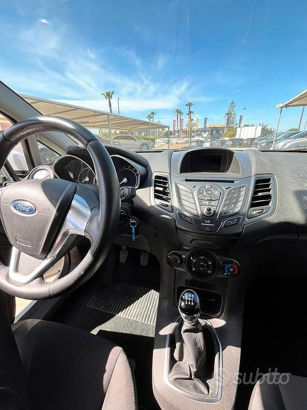 Usata Ford Fiesta 75 CV (55 kW) 2016 Bianco Utilitaria