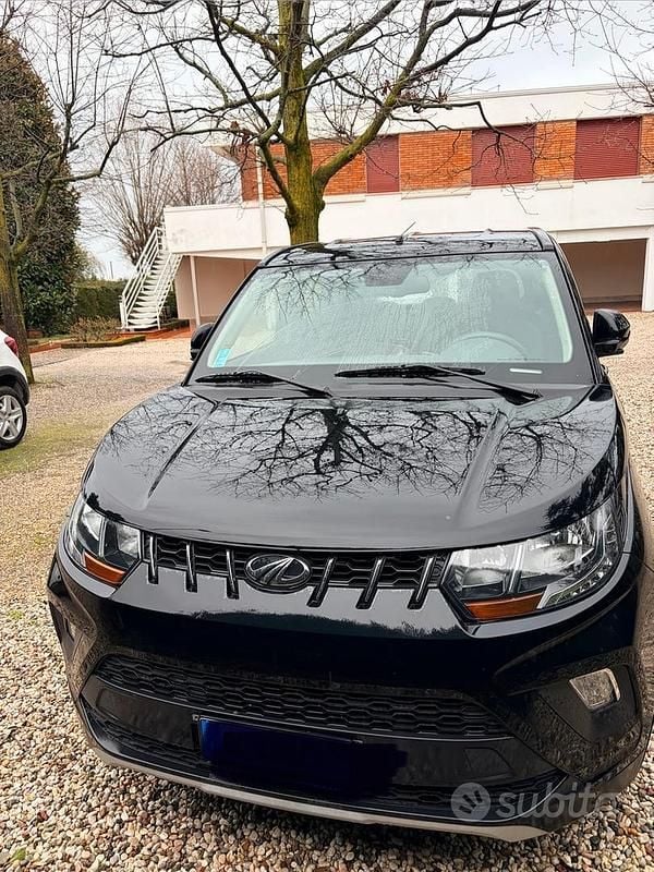 Usata Mahindra KUV100 87 CV (63 kW) 2022 Nero SUV