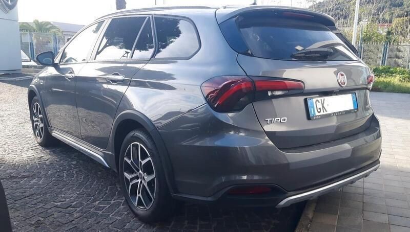 Usata Fiat Tipo Cross 131 CV (96 kW) 2022 Grigio Station wagon