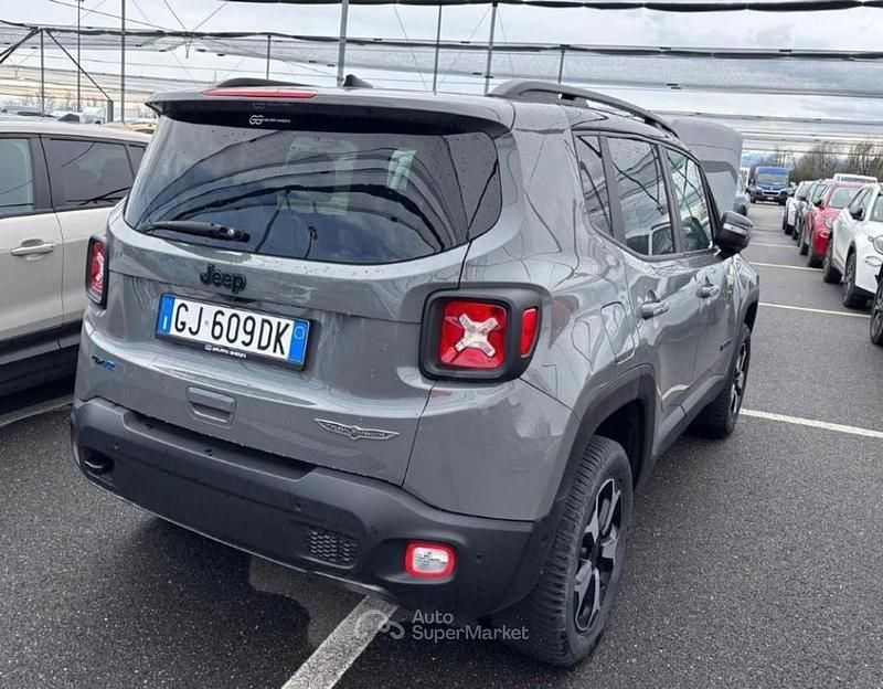 Usata Jeep Renegade Trailhawk 241 CV (177 kW) 2022 Grigio / pastello SUV