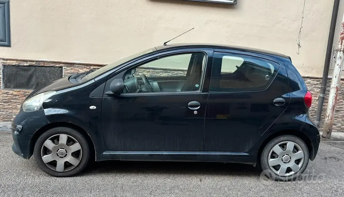 Usata Toyota Aygo 67 CV (49 kW) 2008 Nero Utilitaria