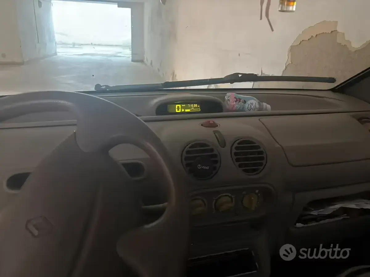 Usata Renault Twingo 58 CV (42 kW) 1999 Utilitaria