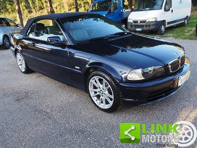 Usata BMW 318 Cabriolet Efficient Dynamics 143 CV (105 kW) 2002 Blu Cabrio