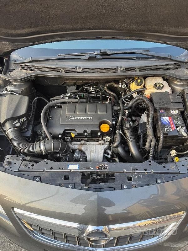 Usata Opel Astra 140 CV (102 kW) 2012 Station wagon
