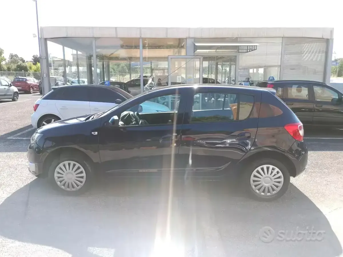 Usata Dacia Sandero Lauréate 75 CV (55 kW) 2013 Bluazzurro Berlina