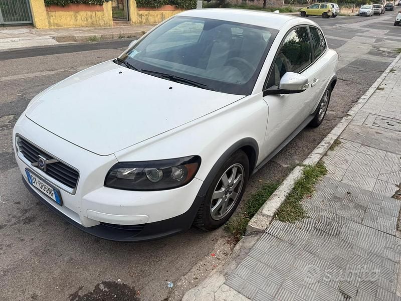 Usata Volvo C30 109 CV (80 kW) 2010 Bianco Utilitaria