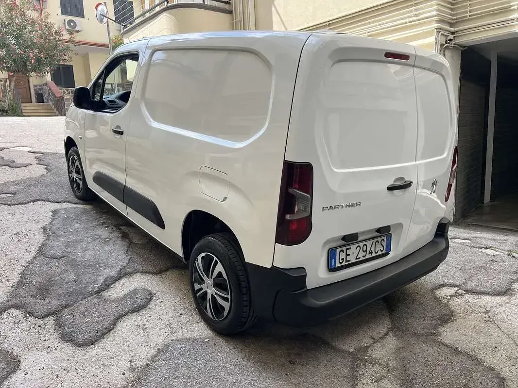 Usata Peugeot TePee Outdoor 109 CV (80 kW) 2021 Bianco Station wagon