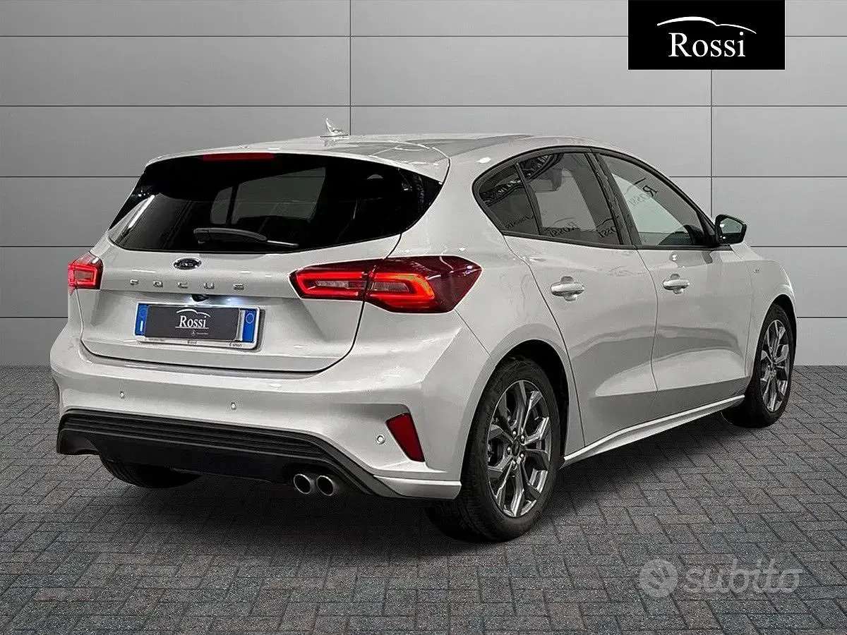 Usata Ford Focus ST 115 CV (84 kW) 2025 Grigio Berlina