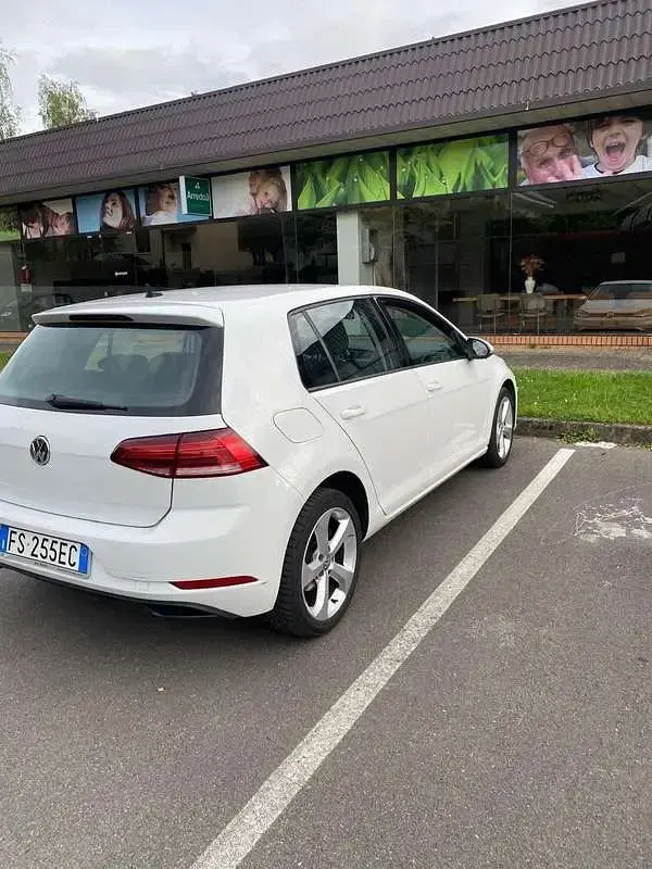 Usata VW Golf VII Highline 116 CV (85 kW) 2018 Berlina