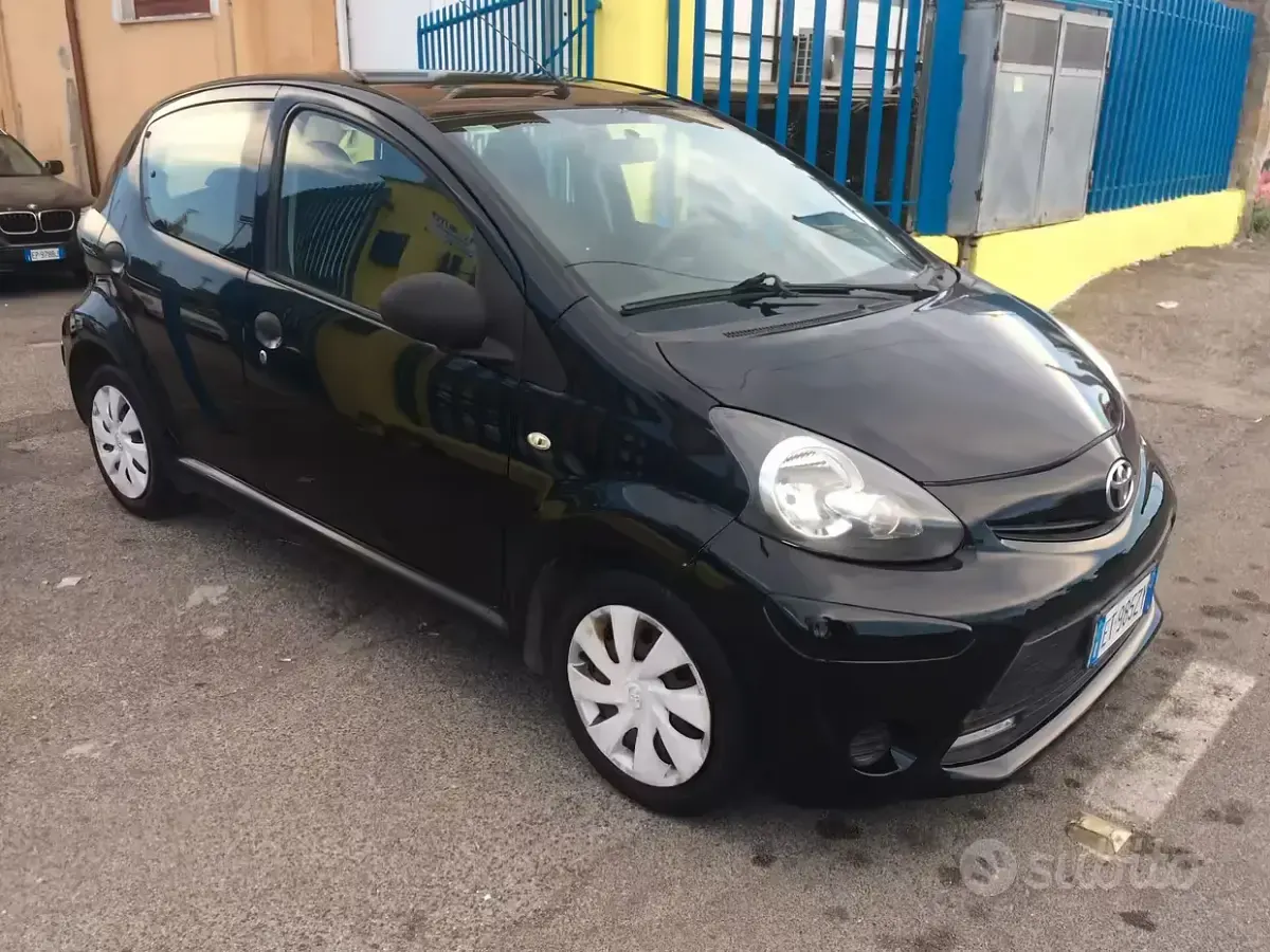 Usata Toyota Aygo Active 68 CV (50 kW) 2012 Nero Utilitaria