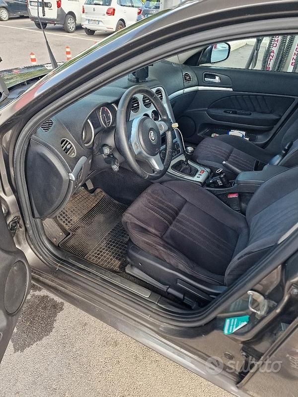 Usata Alfa Romeo 159 150 CV (110 kW) 2007 Marrone Station wagon