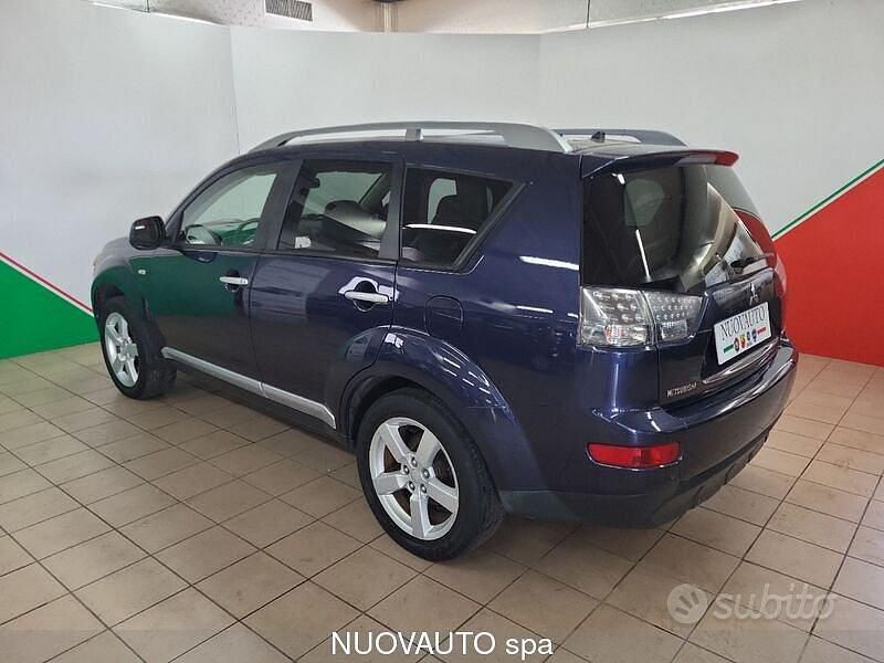 Usata Mitsubishi Outlander Intense 140 CV (102 kW) 2009 Blu SUV