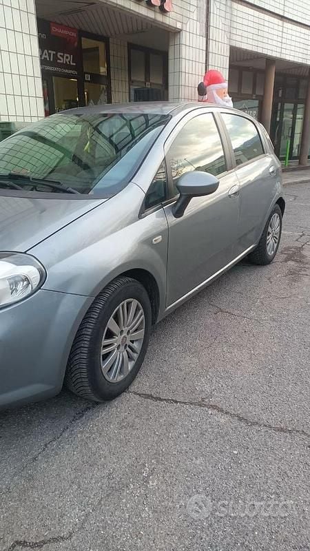 Grigio Usata 2011 Fiat Punto Evo Due volumi | 2200 € - Immagine 1/4