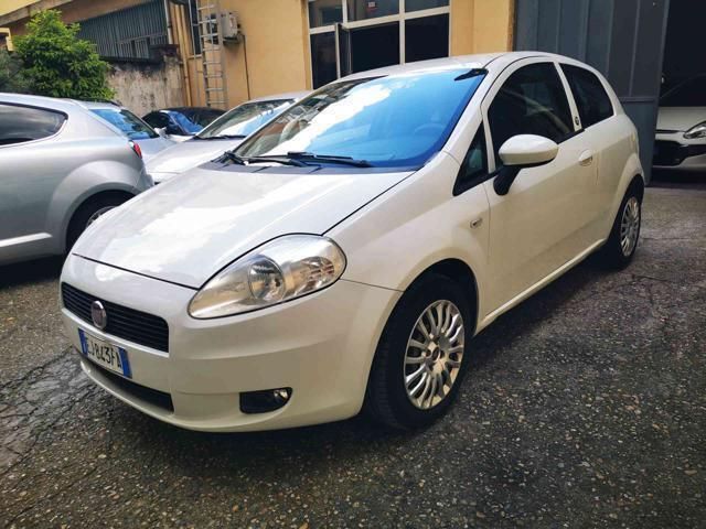 Bianco(met.) Usata 2011 Fiat Punto Dynamic Due volumi | 3700 € (Buon prezzo) - Immagine 1/4