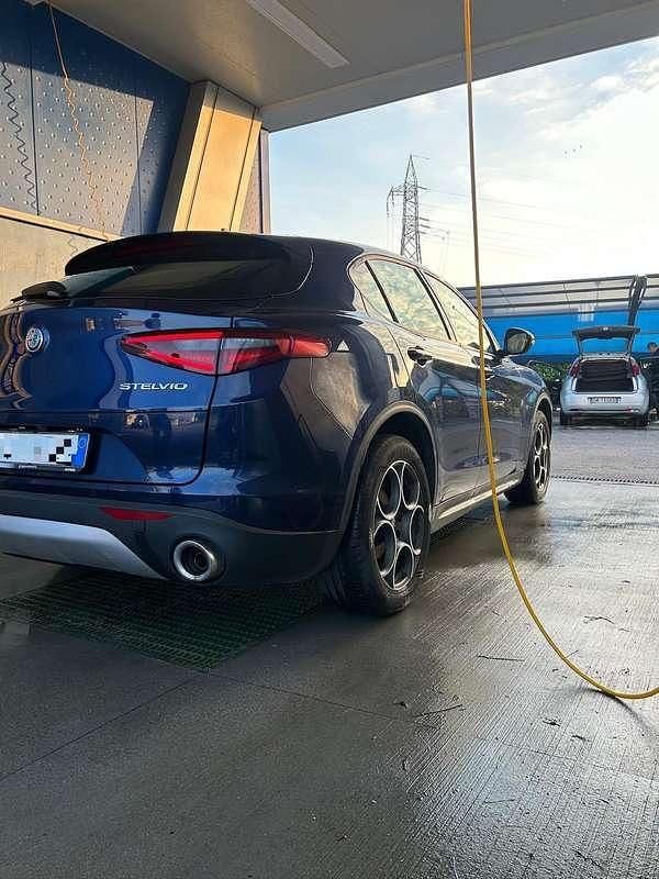 Usata Alfa Romeo Stelvio Business 209 CV (153 kW) 2019 SUV