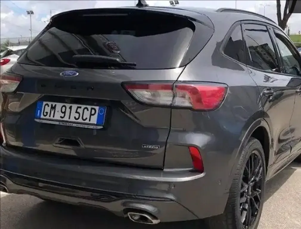 Usata Ford Kuga ST-Line X 225 CV (165 kW) 2023 Magnetic grey (metallizzato) SUV