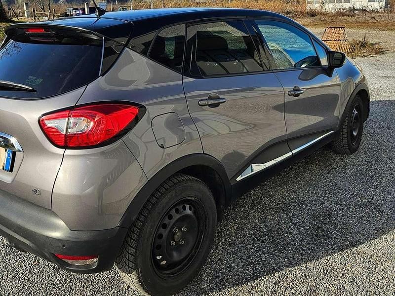 Usata Renault Captur 90 CV (66 kW) 2015 Grigio SUV