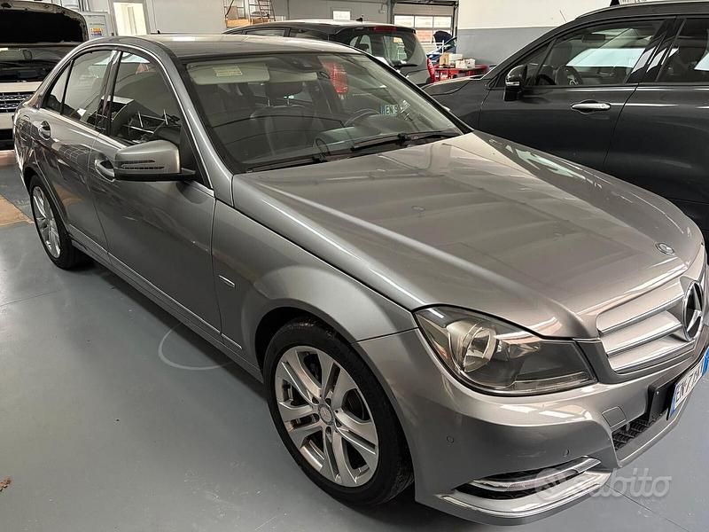 Usata Mercedes C220 Avantgarde 170 CV (125 kW) 2011 Grigio Berlina