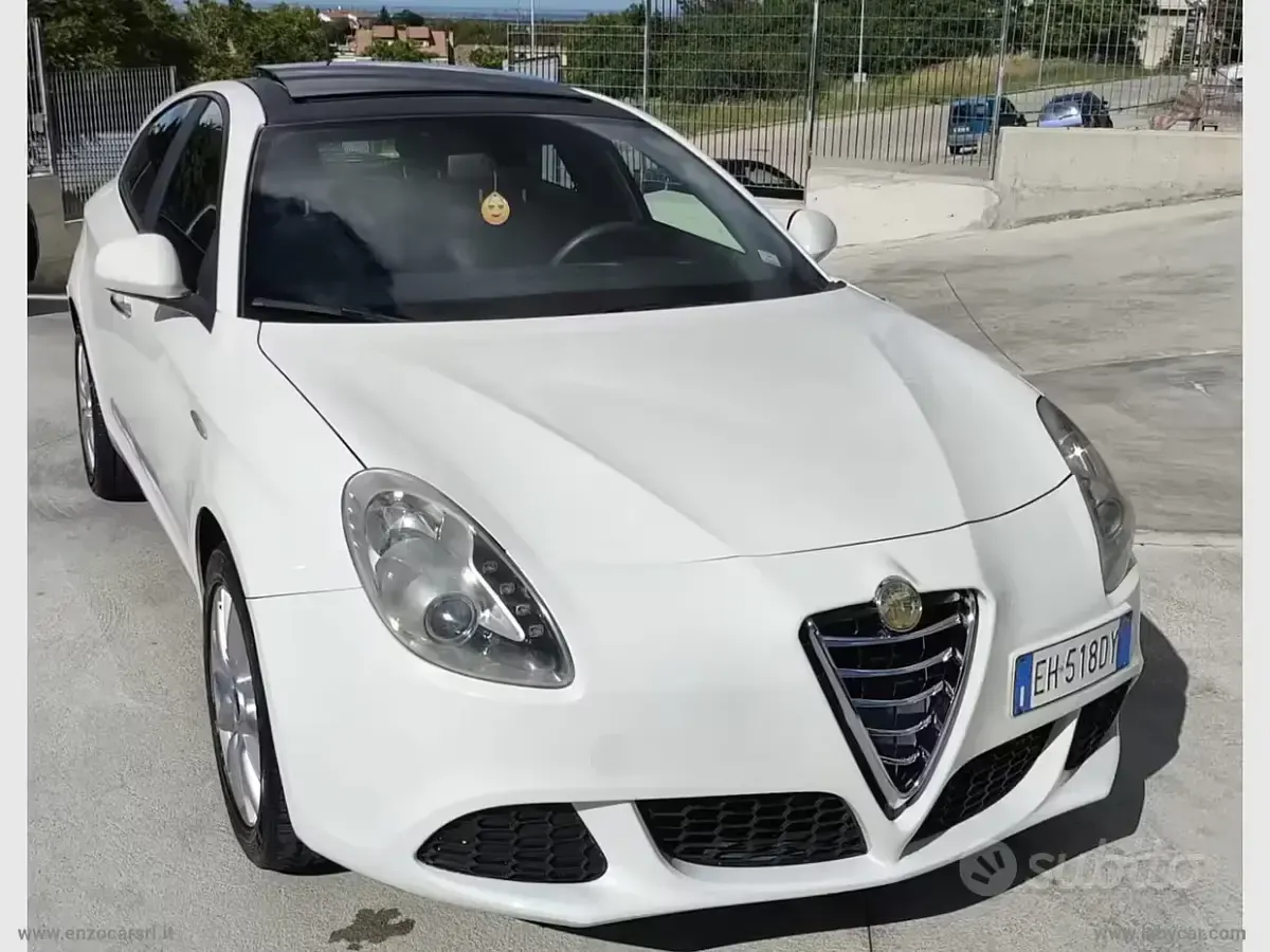 Usata Alfa Romeo Giulietta Distinctive 105 CV (77 kW) 2011 Bianco Utilitaria