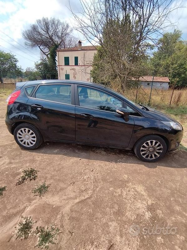 Usata Ford Fiesta 95 CV (69 kW) 2015 Nero Utilitaria