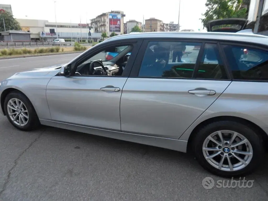 Usata BMW 318 150 CV (110 kW) 2017 Grigio Station wagon