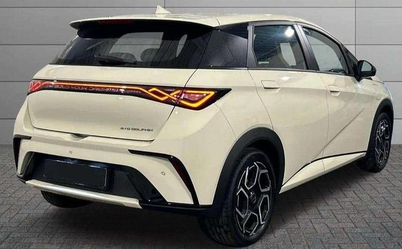 Nuova BYD Dolphin Comfort 150 kW (204 CV) 2026 Cream white Utilitaria