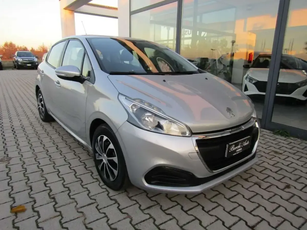 Usata Peugeot 208 Allure 75 CV (55 kW) 2016 Argento Utilitaria