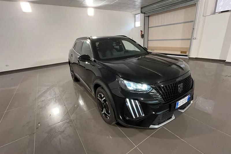 Usata Peugeot 2008 Allure 101 CV (74 kW) 2025 Nero perla  metallizzato SUV