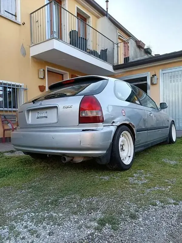 Usata Honda Civic 90 CV (66 kW) 2001 Grigio