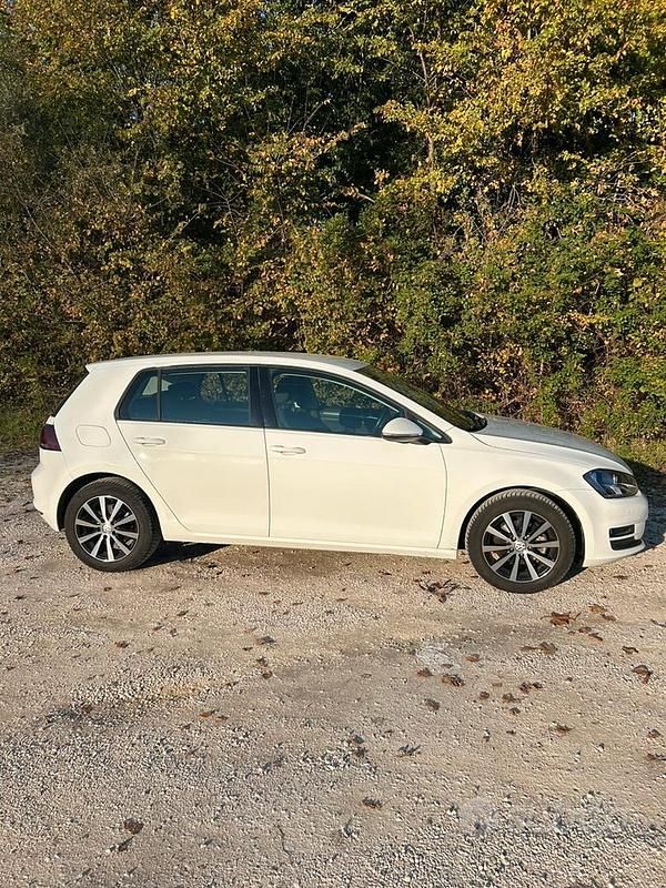 Usata VW Golf VII Trendline 86 CV (63 kW) 2015 Bianco Berlina