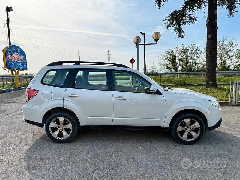 Usata Subaru Forester Trend 147 CV (108 kW) 2012 Bianco SUV