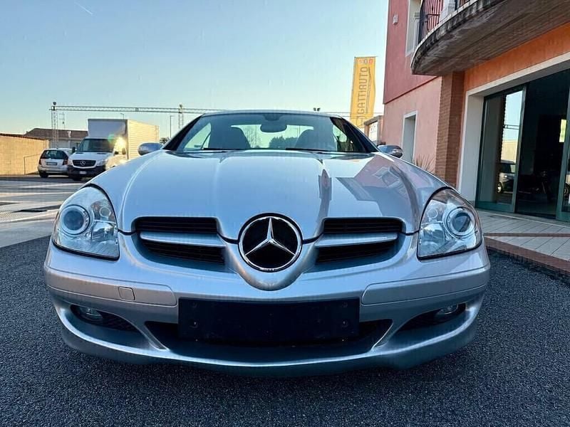 Usata Mercedes SLK200 163 CV (119 kW) 2006 Argento Cabrio